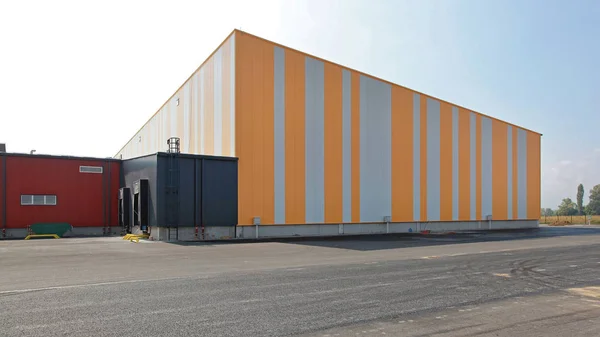 Exterior Colorful Distribution Center Warehouse Building — Stock Photo, Image