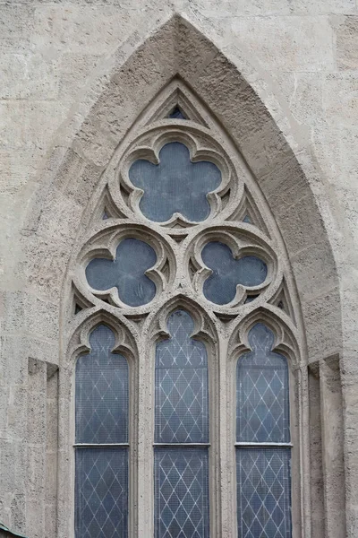 Gótikus Stílusú Ablak Templomban Budapesten — Stock Fotó