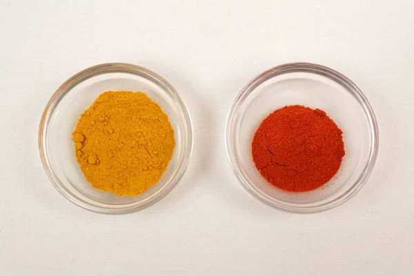 Paprika Och Currykryddor Glasskålar — Stockfoto