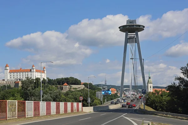 Μπρατισλάβα Σλοβακία Ιουλίου 2015 Διάσημη Γέφυρα Snp Ufo Εστιατόριο Στην — Φωτογραφία Αρχείου