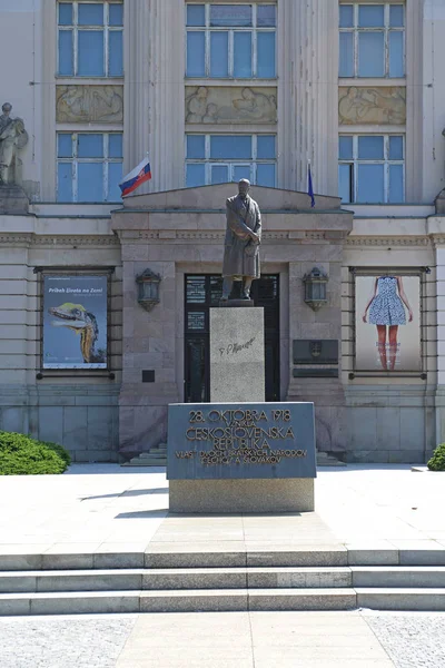 Bratislava Slovakien Juli 2015 Bronsstaty Tomas Garrigue Masaryk Framför Slovakiska — Stockfoto