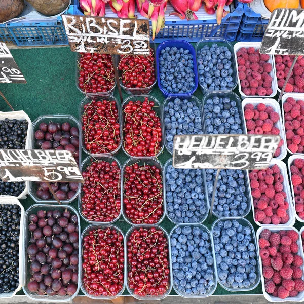 Bayas Frutas Bandejas Mercado Agricultores — Foto de Stock