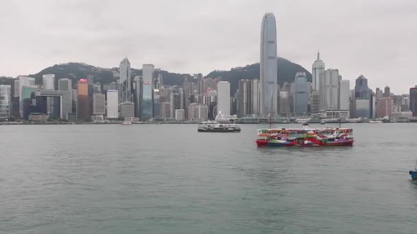 Anúncio Colorido Star Ferry Boats Cruzando Victoria Harbour Hong Kong — Vídeo de Stock