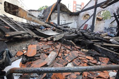 Yangın Sonrası Fabrikada Yanmış Ahşap Yapı