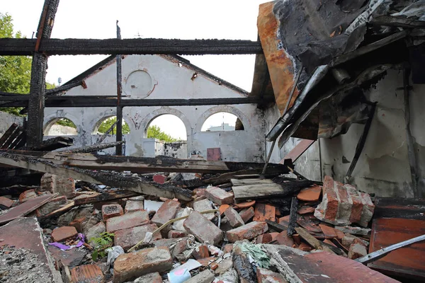 Spadlá Střecha Spálené Dřevěné Trámy Továrně Požáru — Stock fotografie