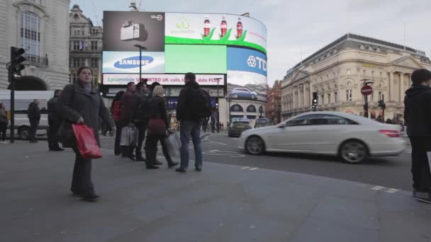 London Storbritannien Januari 2013 Neons Och Visar Piccadilly Circus Square — Stockvideo