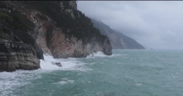 Tiempo Áspero Grandes Olas Costa Del Mar Liguria Italia — Vídeo de stock