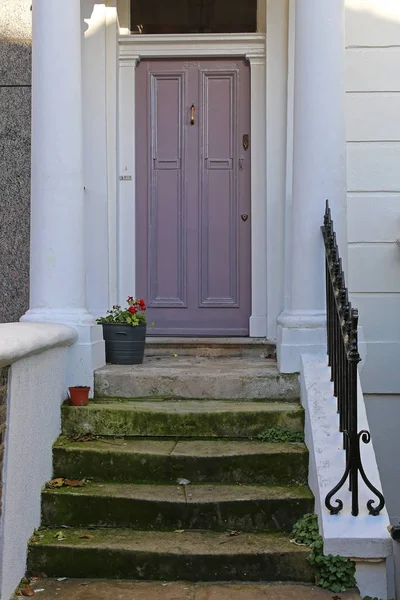 Bejárati Ajtó Régi Kőlépcsőkkel Londonban — Stock Fotó