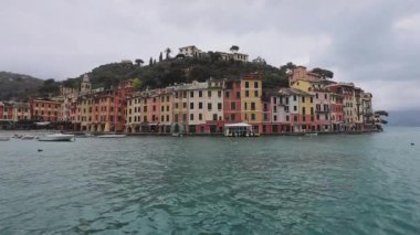 Portofino kış küçük İtalyan Köyü'nde renkli evleri