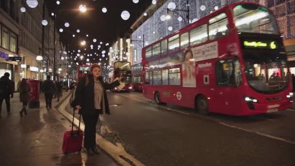 London Verenigd Koninkrijk November 2013 Vangen Black Cab Oxford Street — Stockvideo