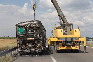 Yanan Koç Otobüs Otobanı Kurtarma Yardımı