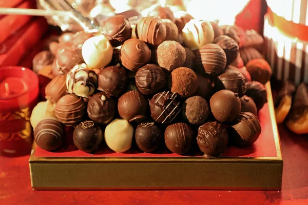 Big Pile Chocolate Pralines Sweet Dessert — Stock Photo, Image