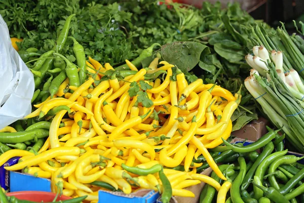 Big Bunch Yellow Peppers Farmers Market — Stock Photo, Image