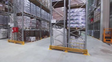 Dağıtım merkezi depo iç raf sistemi Pan ile