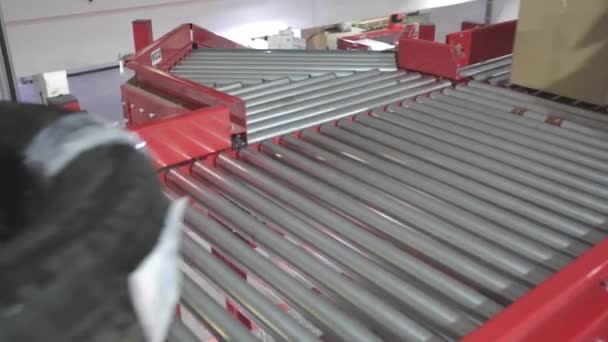 Paket Dan Kotak Sabuk Conveyor Gudang Distribusi — Stok Video