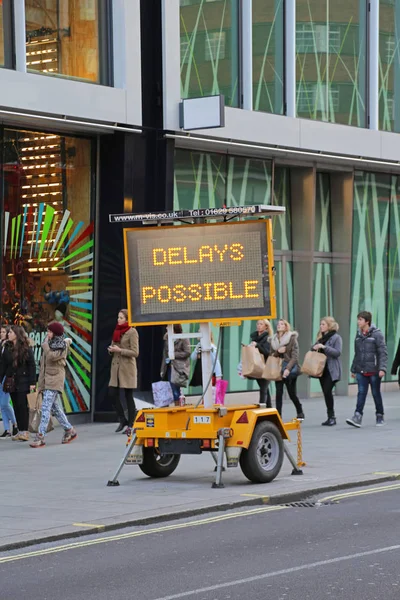 London Wielka Brytania Listopada 2013 Możliwe Opóźnienia Doprowadziły Znaku Drogowego — Zdjęcie stockowe