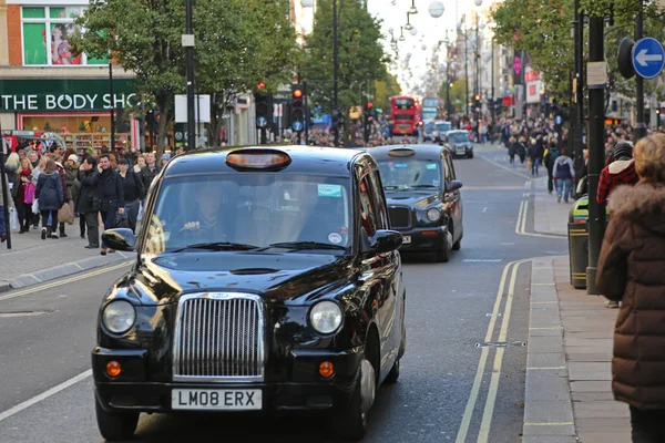 Londres Reino Unido Novembro 2013 Black Cab Taxi Shoppers Oxford — Fotografia de Stock