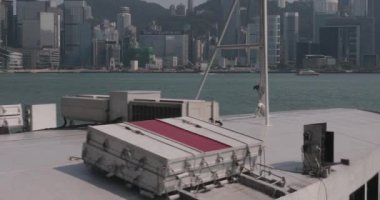 Hong Kong, Çin - 23 Nisan 2017: Hong Kong, Çin 'deki Victoria Limanı' ndan Star Ferry Geçidi.