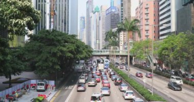 Hong Kong, Çin - 29 Nisan 2017: Yaya köprüsü üzerinde ağır gün Rating Street, Kowloon, Hong Kong, Çin.