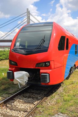 yeni tren