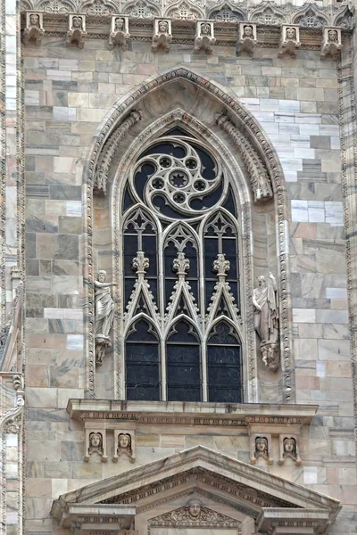 Milaan kathedraal venster — Stockfoto