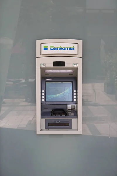 Bankomat w bankomacie — Zdjęcie stockowe