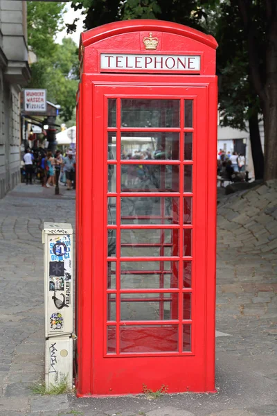 Kırmızı telefon Viyana — Stok fotoğraf