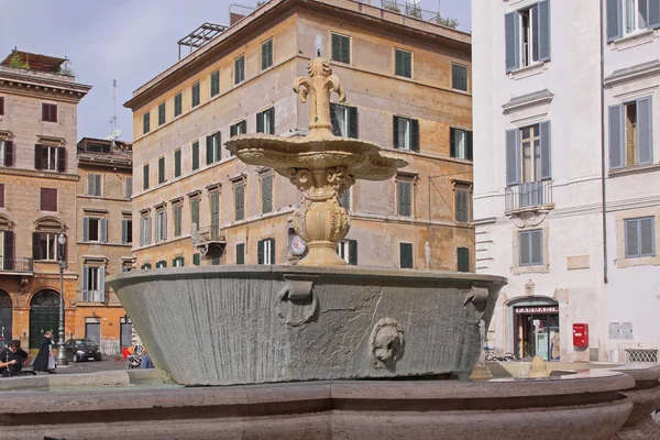 Fontein van Piazza Farnese — Stockfoto