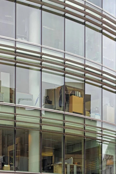Edifício de vidro de escritório — Fotografia de Stock