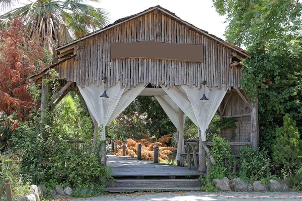 Porche de la cabine en bois rond — Photo