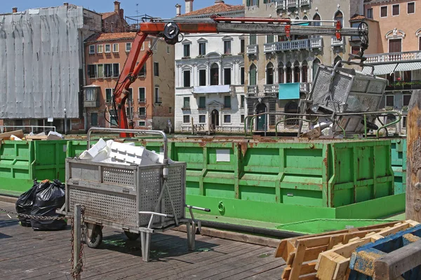 Recykling śmieci Barka — Zdjęcie stockowe