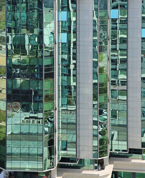 Biuro budynek ze szkła — Zdjęcie stockowe