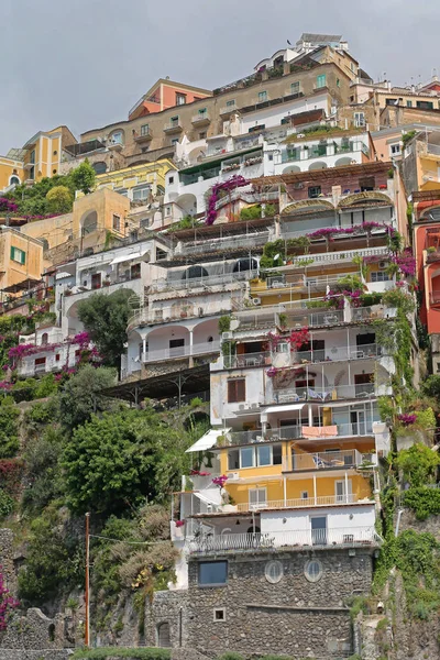 Felsenhäuser in Positano — Stockfoto