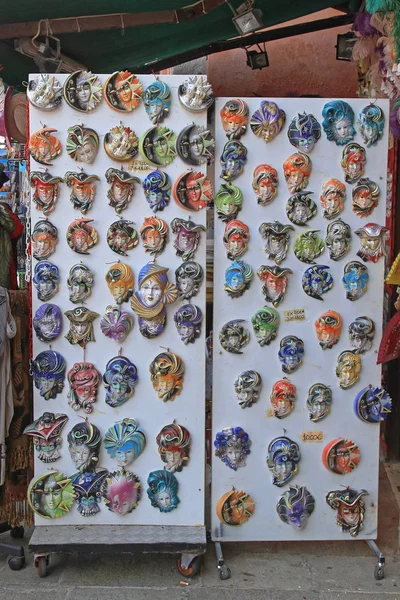 Сувеніри венеціанські маски — стокове фото