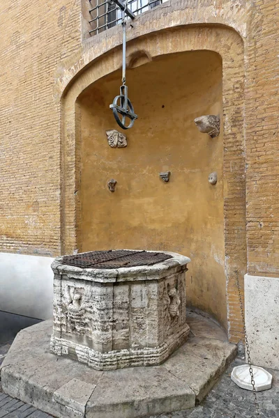 Pozzo d'acqua Roma — Foto Stock