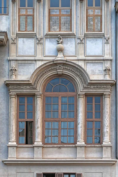 在罗马的窗口 — 图库照片