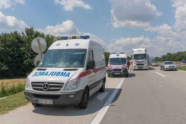 Två ambulanser — Stockfoto