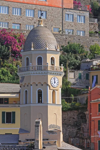 Vernazza klokkentoren — Stockfoto