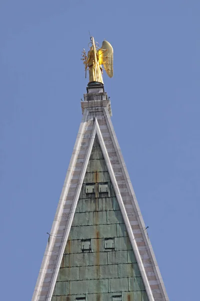 Angel Campanile — Stockfoto