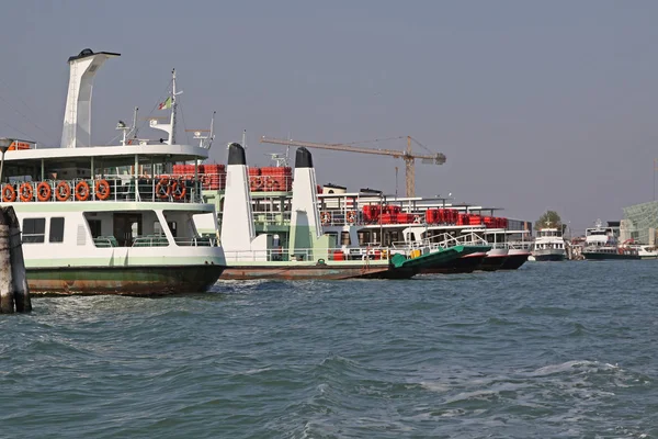 Barcos de ferry — Fotografia de Stock