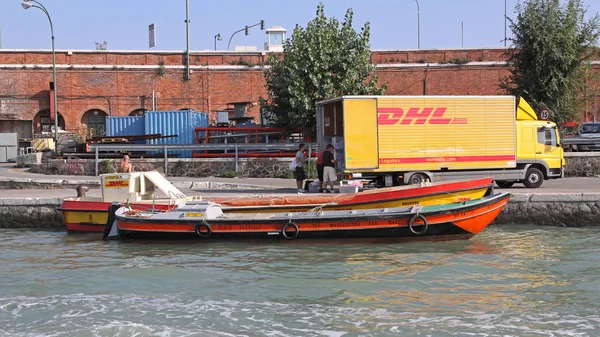 DHL Venice — стокове фото