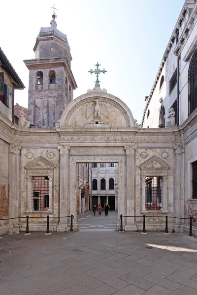 Escuela San Giovanni Evangelista — Foto de Stock