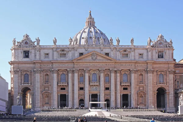 St Peter Basilica — Stock Photo, Image