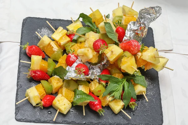 Brochetas de frutas — Foto de Stock