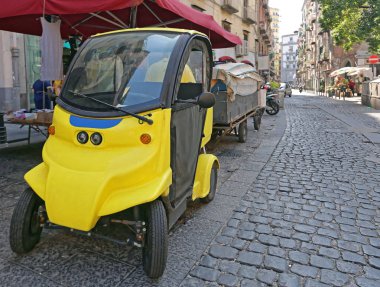 küçük elektrikli otomobil