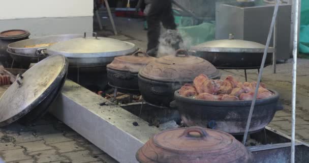 Ollas Arcilla Holandesa Cocinando Hoyo Fuego — Vídeos de Stock