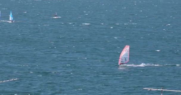 托博勒 意大利 2019年6月13日 强风帆板运动在加尔达湖在特伦蒂诺 意大利 — 图库视频影像