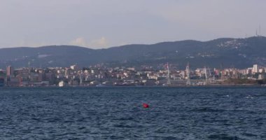 Yaz gününde Adriyatik Denizi 'nde Trieste Italya Cityscape