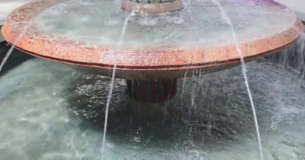 Fuente Agua Decorativa Redonda Cerca — Vídeo de stock