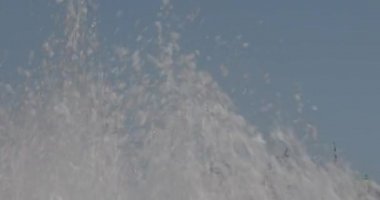 Beyaz Su Jet Çeşme Gayzer Top Splash